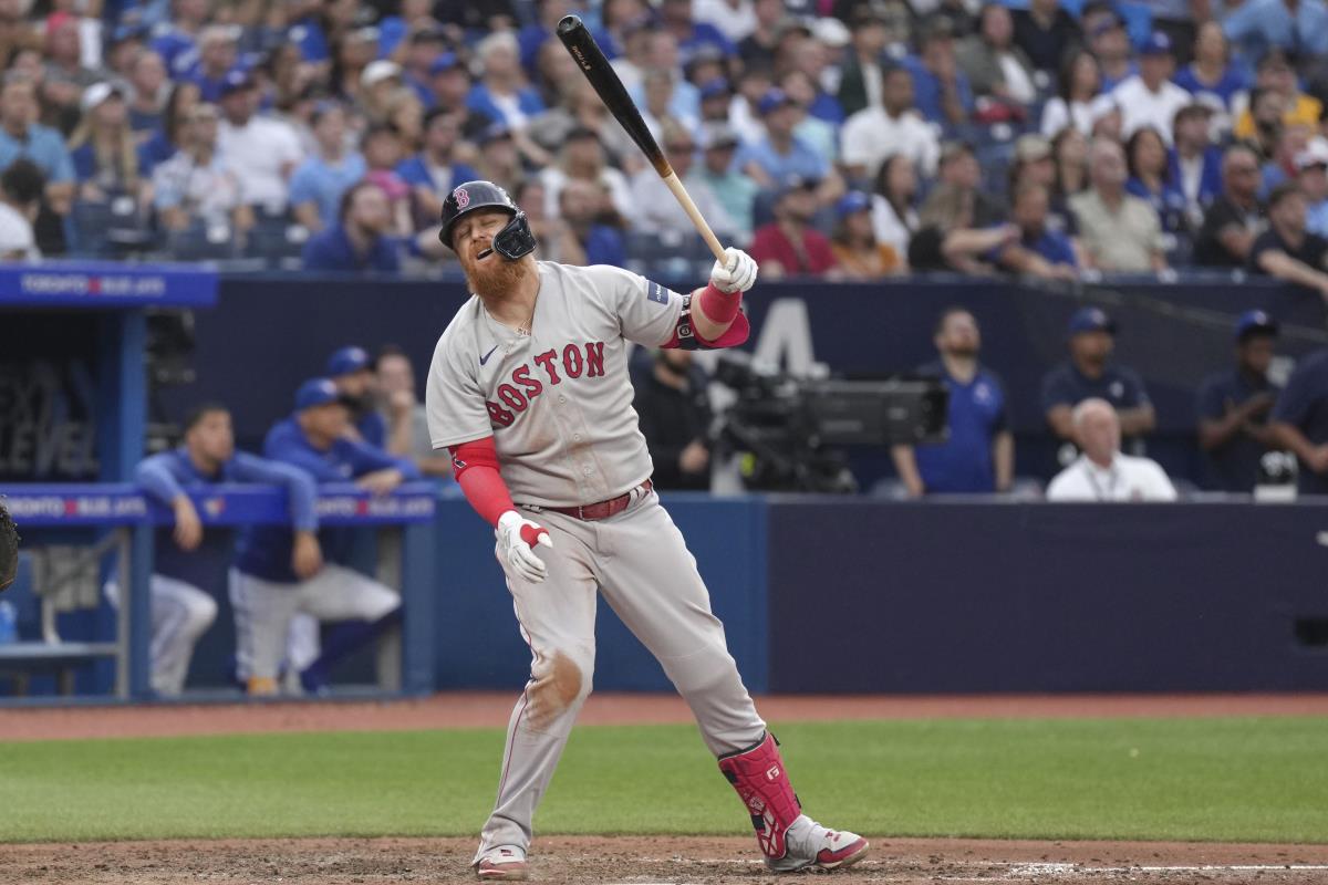 Blue Jays rally, go on to edge Red Sox in 13th