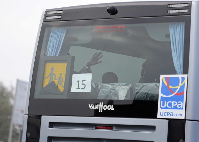 France moving more than 6,000 migrants, destroying huge camp