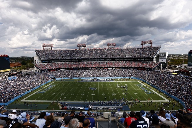 NFL players union renews call for grass fields after Aaron Rodgers' injury