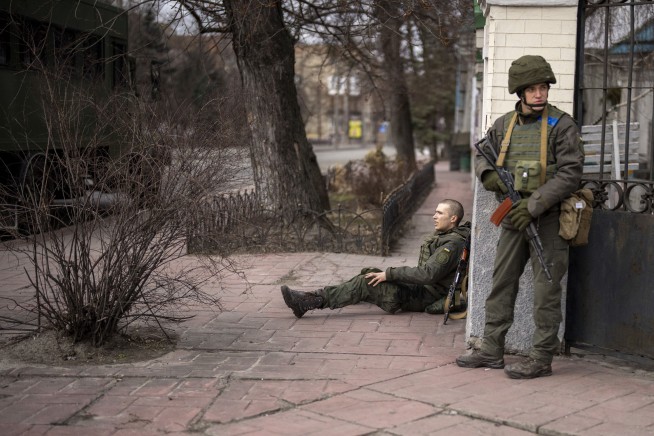Live updates: Russians muster near Kyiv, clashes in suburbs