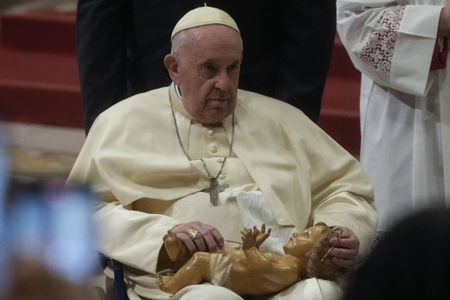Pope on Christmas: Jesus was poor, so don't be power-hungry