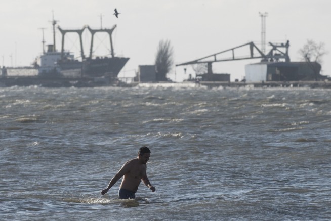 Ukraine closes border to all Russian males between 16 and 60