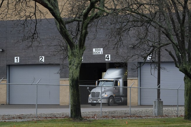 Trucks with first COVID-19 vaccine in US roll out