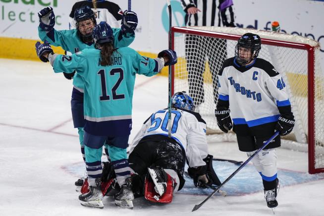 Emma Maltais' Short-handed Goal Helps Toronto Spoil New York's PWHL ...