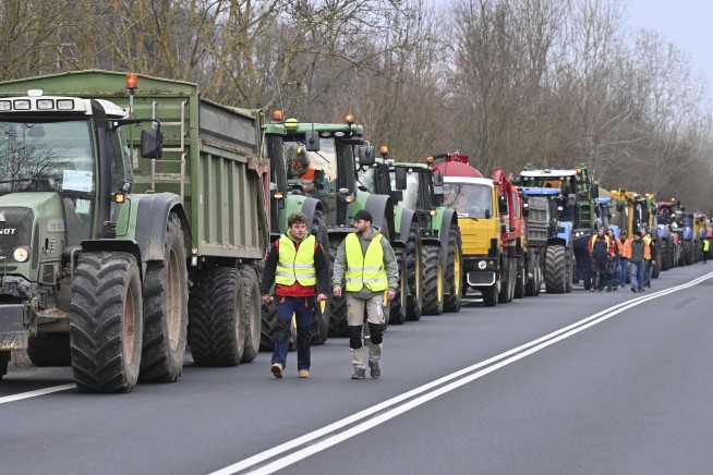 Farmers from 10 EU countries join forces — and tractors — to protest agricultural policies