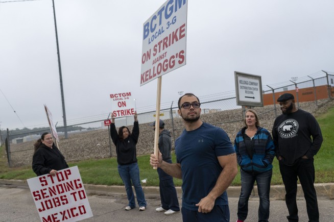 Workers at all of Kellogg's U.S. cereal plants go on strike