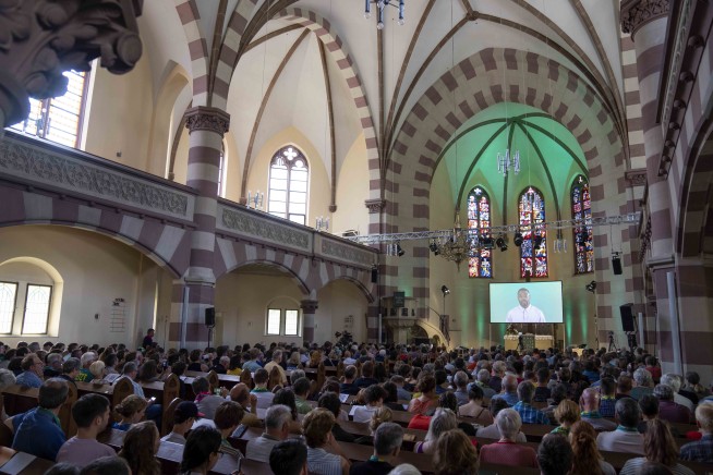 Can a chatbot preach a good sermon? Hundreds attend church service generated by ChatGPT to find out