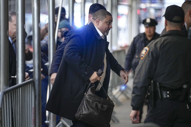 In Trump probe, key witness returns, no indictment vote yet