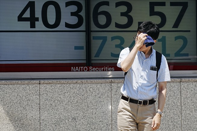 Stock market today: Asian shares mostly fall as dive for Big Tech stocks hits Wall St rally