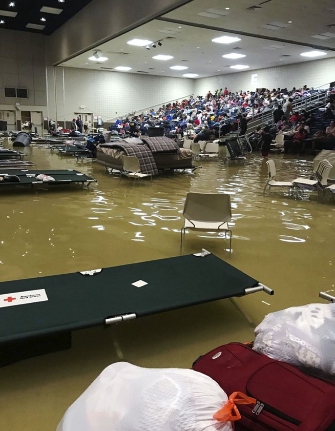 Latest: Beaumont, Texas, loses water supply due to Harvey