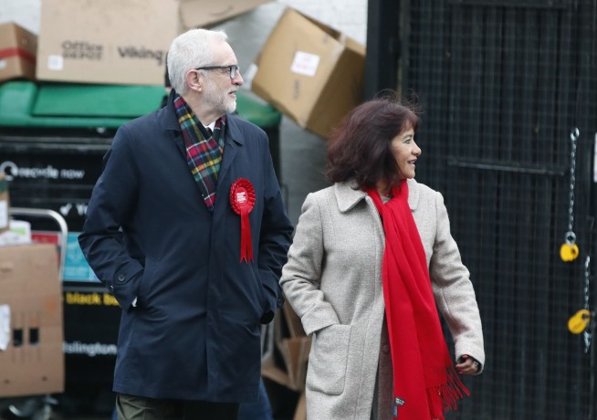 UK voters decide who they want to resolve Brexit impasse