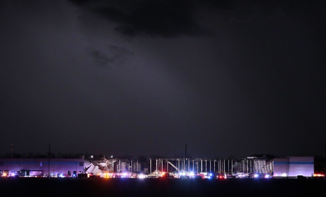 4 dead in US tornadoes, storms; roof collapse at Amazon