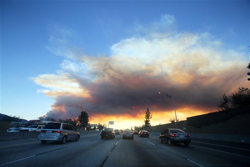 Wildfire burns homes, forces evacuations in Calif.