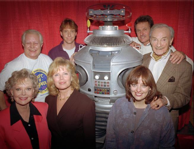 June Lockhart, beloved mother figure from 'Lassie' and 'Lost In Space,' dies at 100