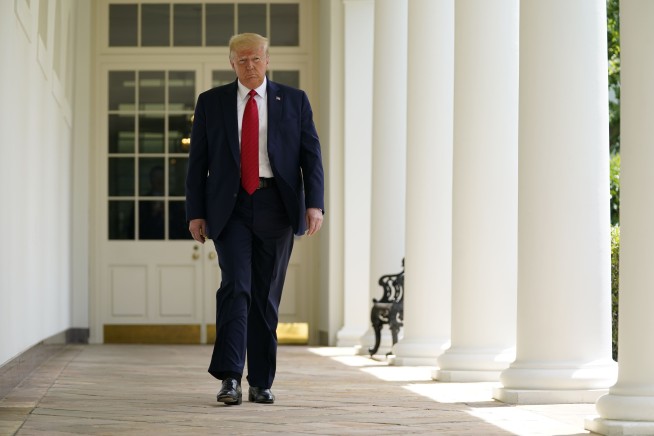 White House scales back temperature checks