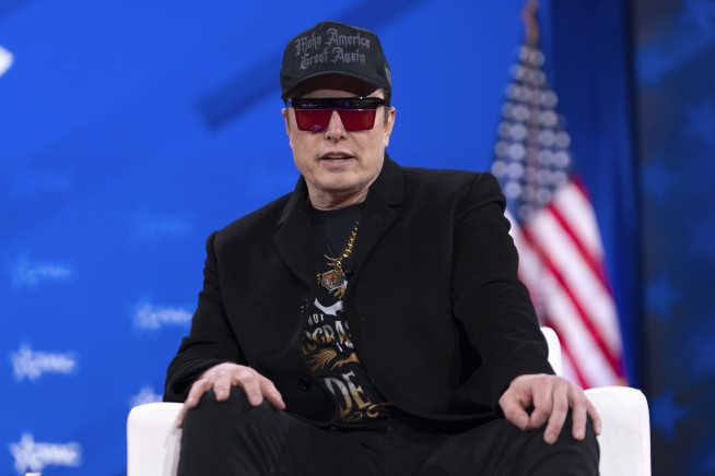 Trump backs Musk as he roils the federal workforce with demands and threats