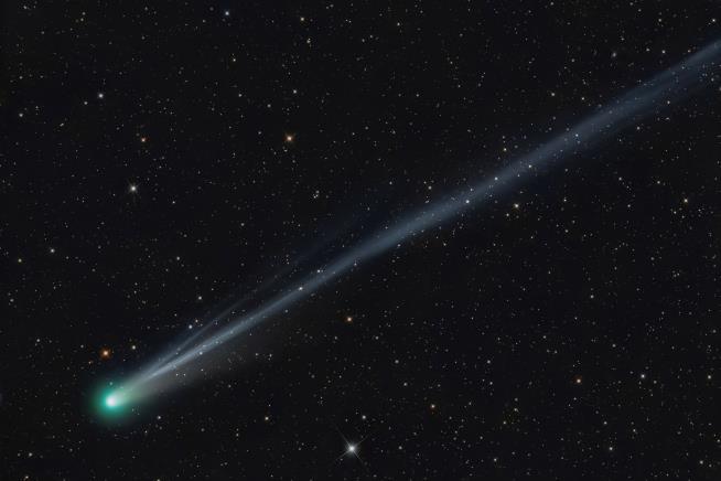 2 green comets shine bright. How to spot them in the night sky