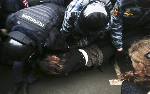 Moscow court sends 7 to prison for protest rally