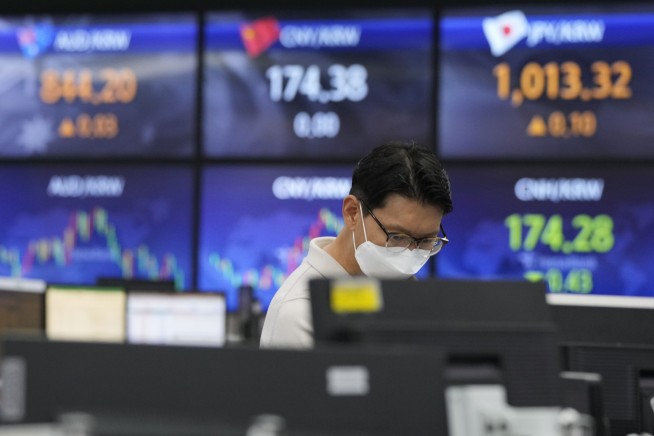 Wall Street adds to its records; energy stocks, banks gain