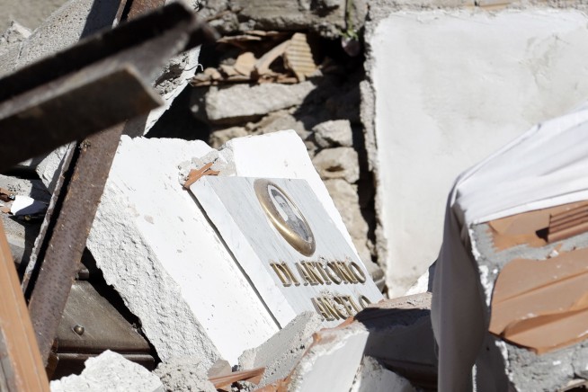 Tremors haunt central Italian region devastated by quake