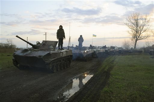 Insurgents dig in; Ukraine tanks reported on move