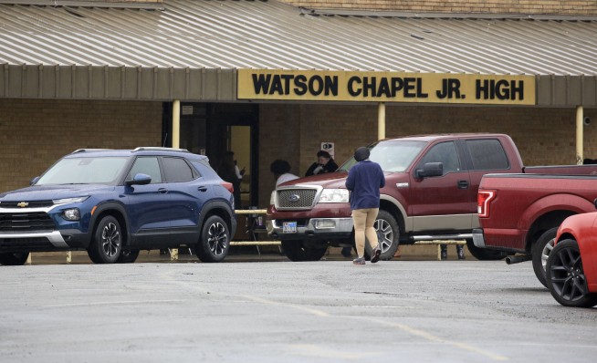 Boy shot at Arkansas junior high dies