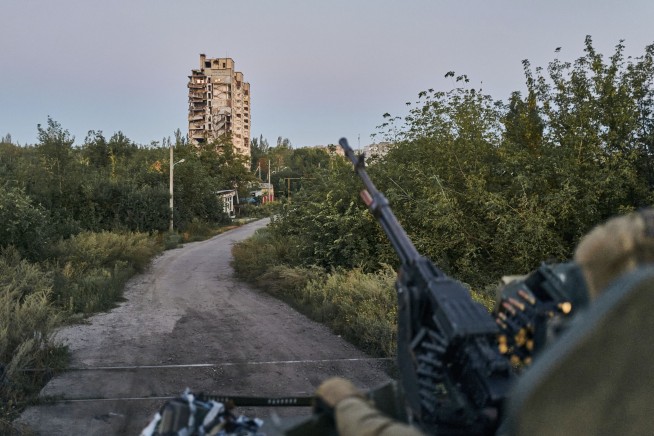Russia takes control of a city in eastern Ukraine after Ukrainian troops withdraw