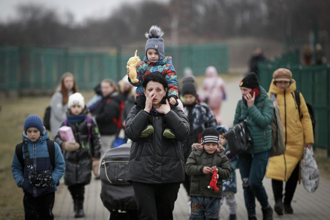 Evacuations halted in Ukraine area where cease-fire pledged