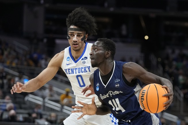 Saint Peter's shocks No. 2 seed Kentucky 85-79 in OT