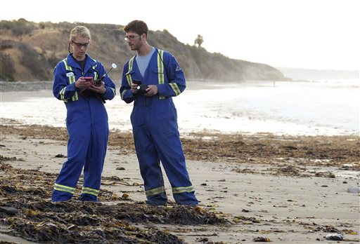 Oil spill spreads across 9 miles of Pacific, fouls beaches