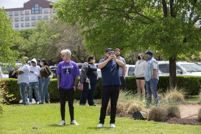 Police: Suspect on the run in fatal shooting of 3 in Texas