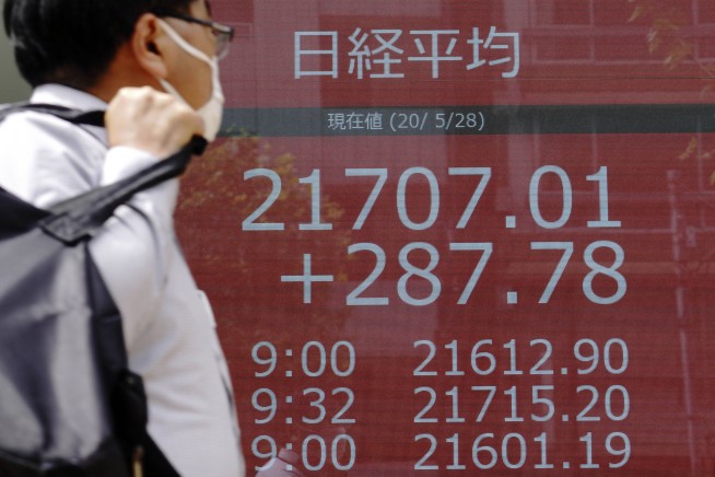 Rally rolls on as Wall Street heads for fourth straight gain