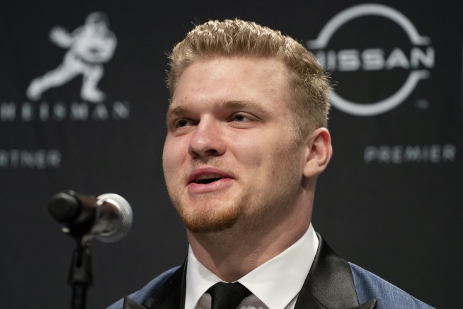 Back-to-back: Young gives Alabama consecutive Heisman wins