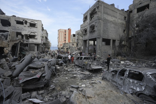 Under heavy bombing, Palestinians in Gaza move from place to place, only to discover nowhere is safe