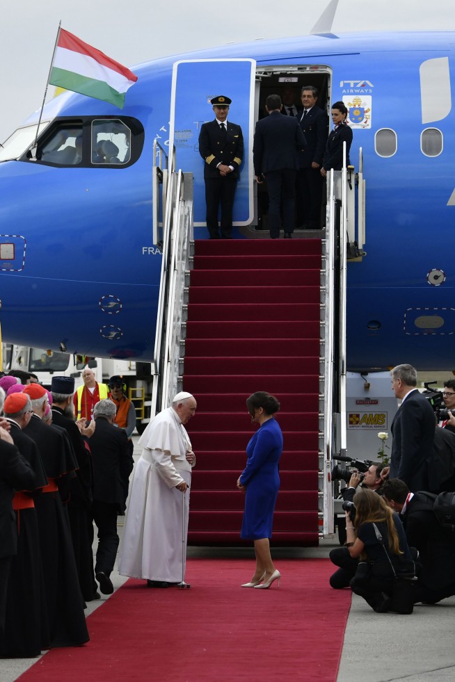 Pope speaks of secret peace 'mission,' help for Ukraine kids