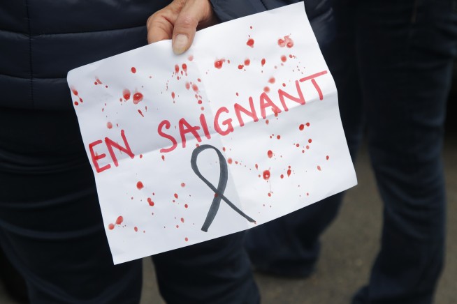 France demonstrations pay tribute to beheaded teacher