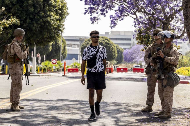 Marines temporarily detain man while guarding LA federal building