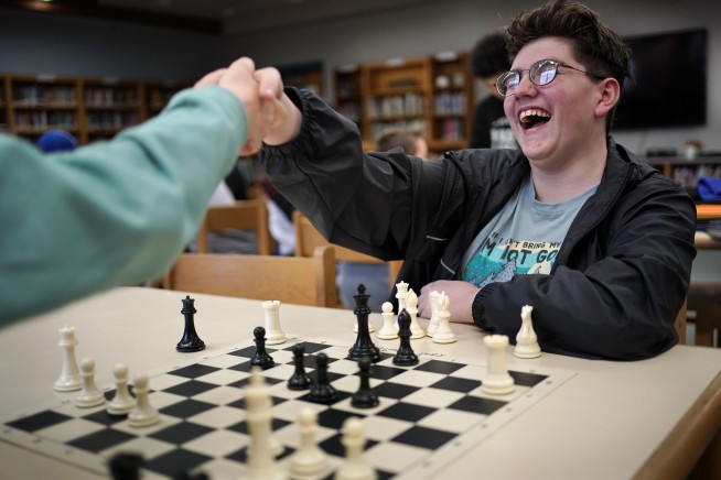 Real-life 'The Queen's Gambit': Custodian leads school chess teams in Maine