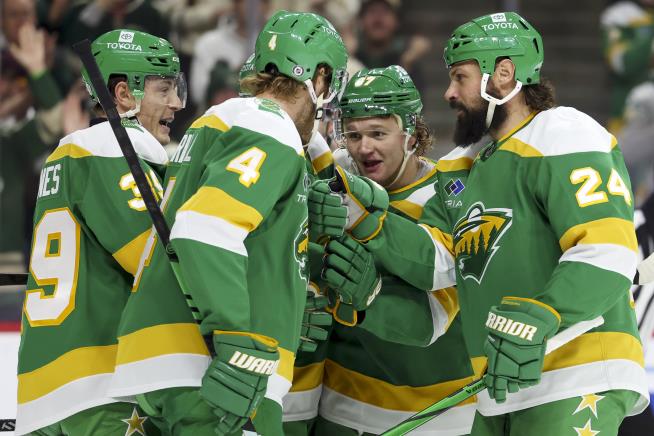 Wild's Kirill Kaprizov Scores Off Flyers' Goalie Helmet, Banking Shot ...