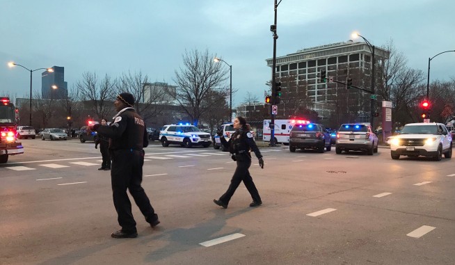 Gunman opens fire at Chicago hospital, wounds at least 4
