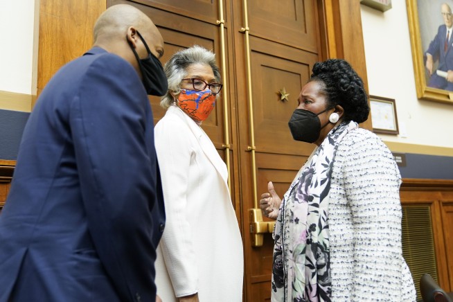 House panel votes to advance bill on slavery reparations