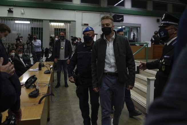 Rome jury convicts 2 US friends in slaying of police officer