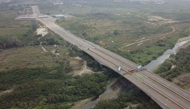 Venezuela military barricades bridge in attempt to block aid