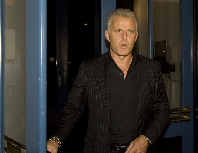 Dutch crime reporter shot, badly wounded in Amsterdam street