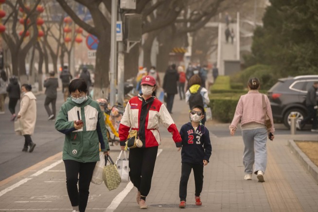 Beijing air quality plummets amid dust storm, pollution