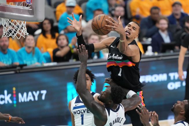Edwards returns and Timberwolves overcome big game by Wembanyama to beat Spurs 104-102 in Game 1