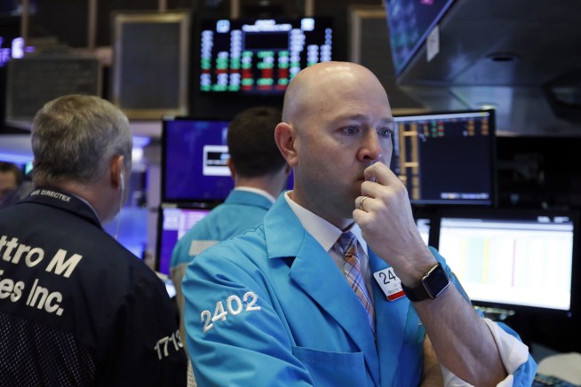 Technology companies, retailers lead U.S. stocks higher