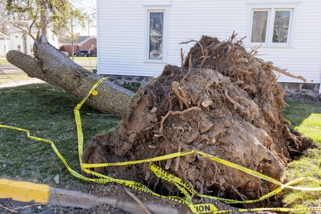 1 person dead as violent storms, including tornadoes, wallop Midwest and South