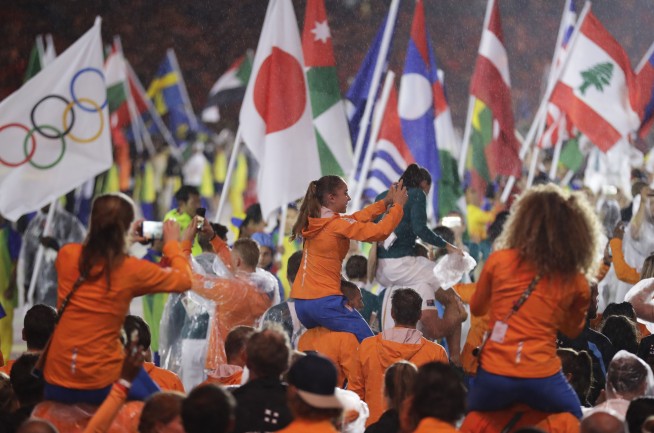 Samba, reflections and pride in final Rio Olympics party