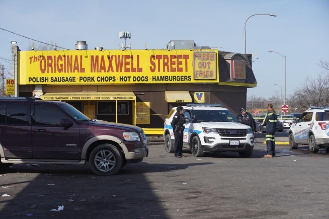 2 Chicago officers wounded in shooting, suspect caught